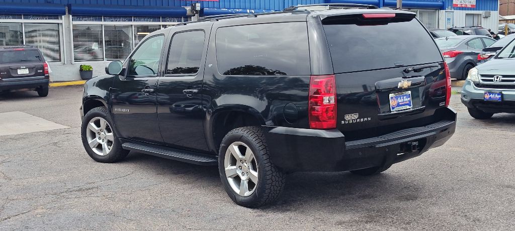 2011 Chevrolet Suburban Image 5