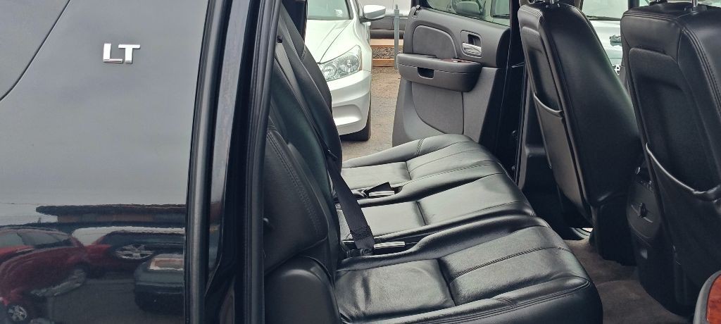 2011 Chevrolet Suburban Image 14