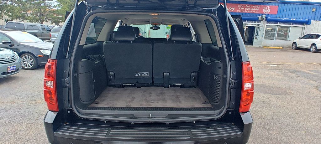 2011 Chevrolet Suburban Image 16
