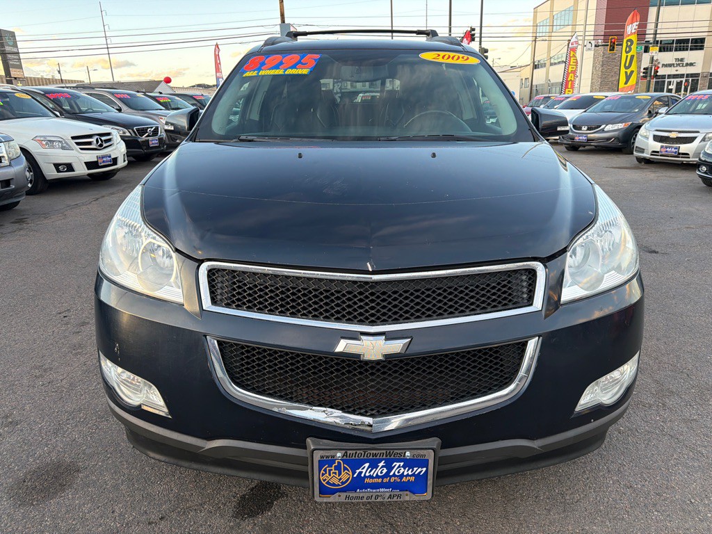 2009 Chevrolet Traverse Image 2