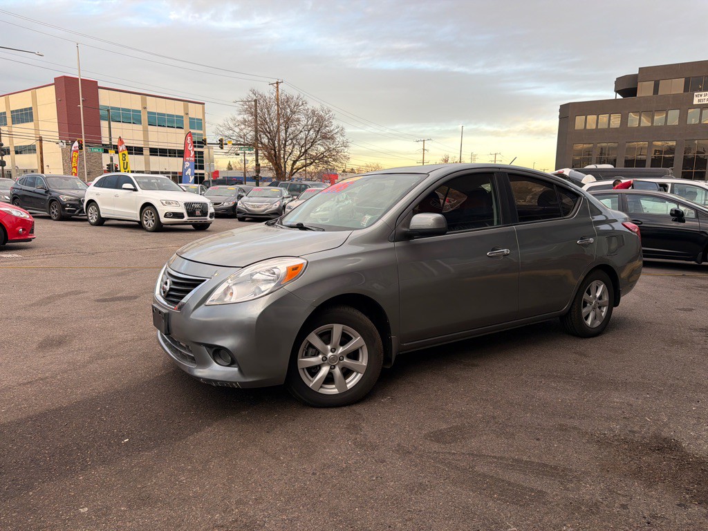 2012 Nissan Versa Image 3