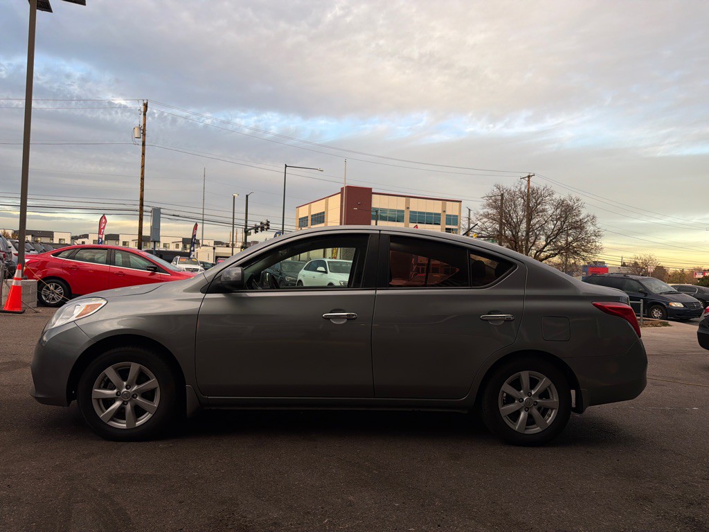 2012 Nissan Versa Image 4