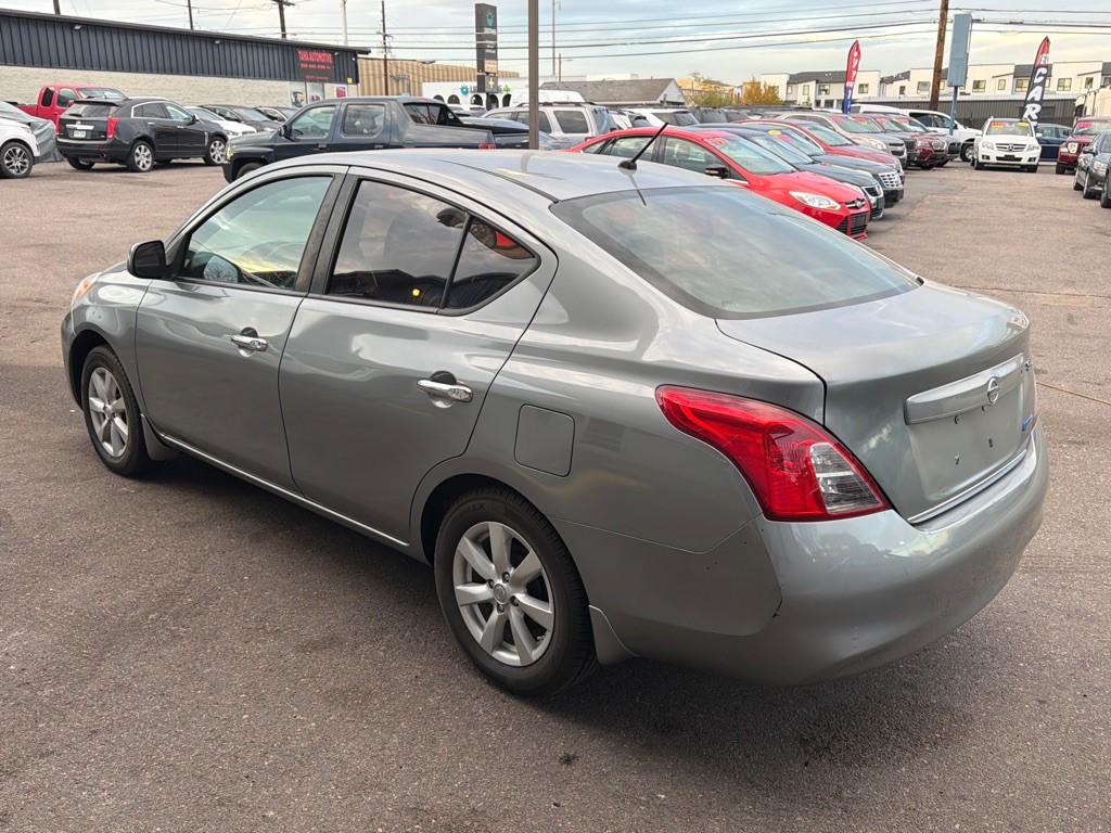 2012 Nissan Versa Image 5