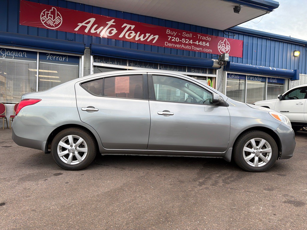 2012 Nissan Versa Image 8