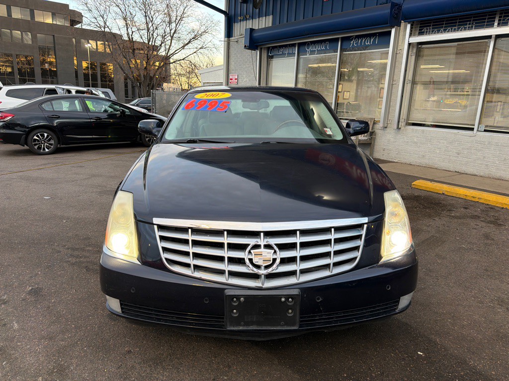 2007 Cadillac DTS Image 2
