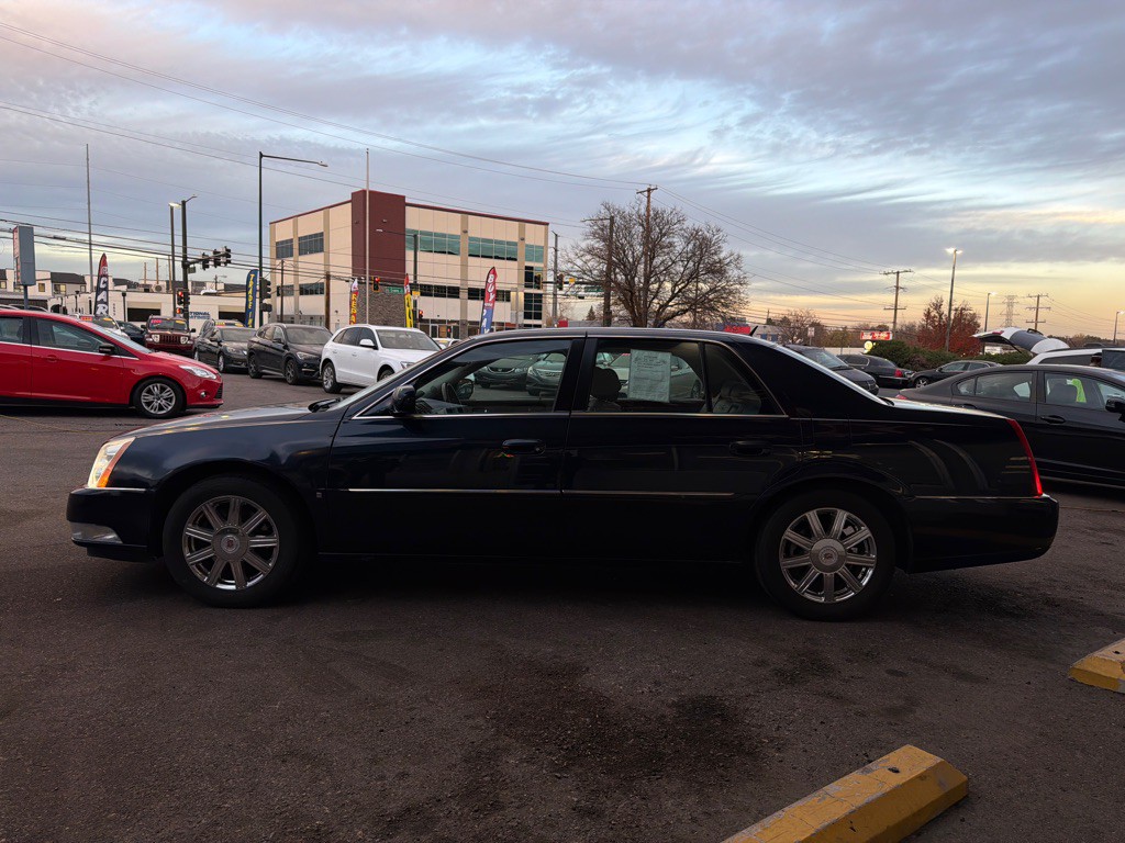 2007 Cadillac DTS Image 4