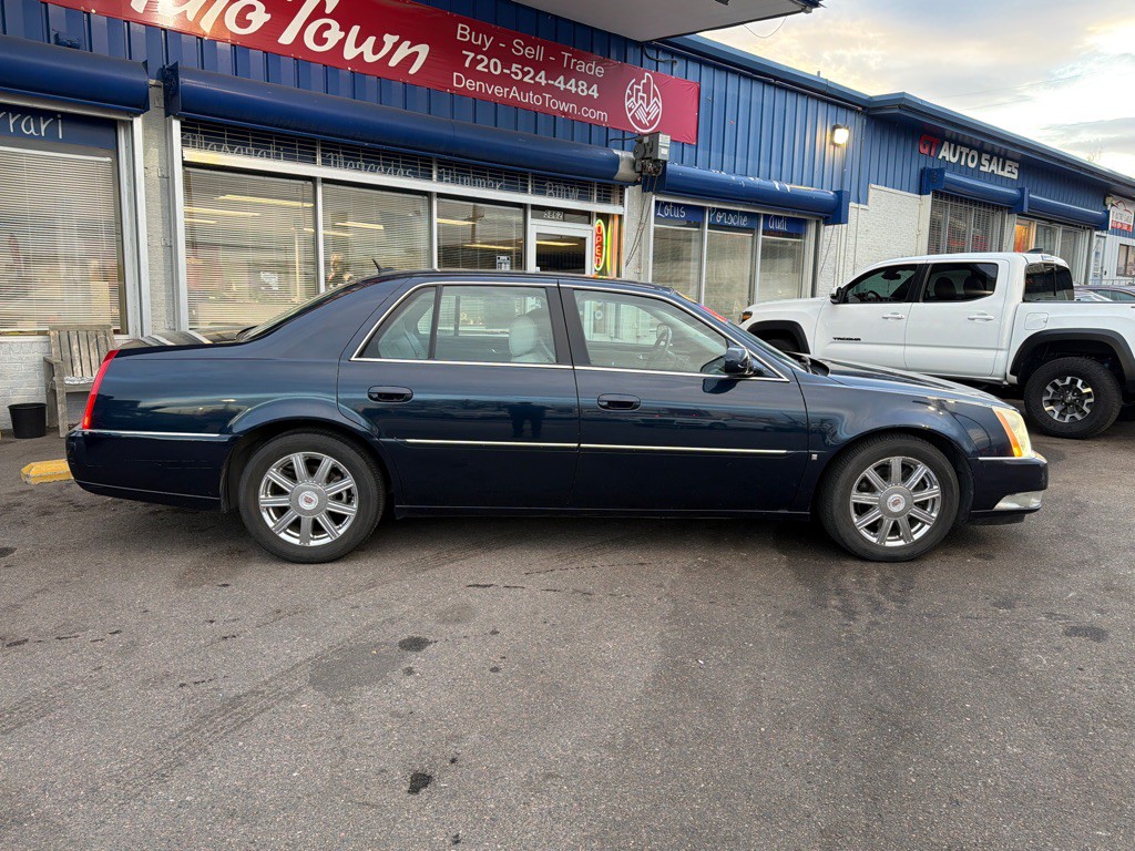 2007 Cadillac DTS Image 8