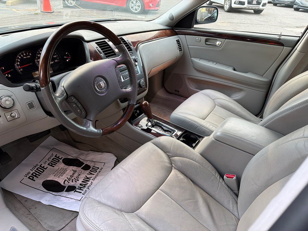 2007 Cadillac DTS Image 9