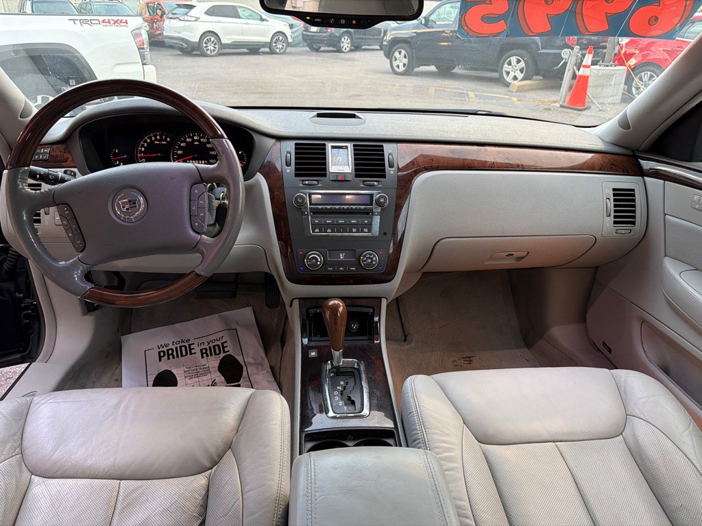 2007 Cadillac DTS Image 10
