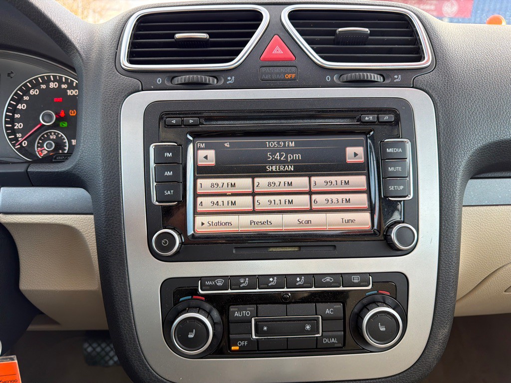 2010 Volkswagen Eos Image 13