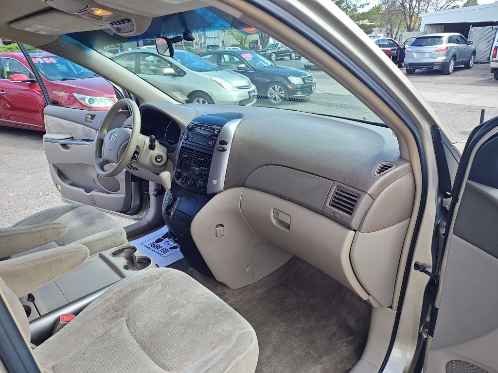 2008 Toyota Sienna Image 12