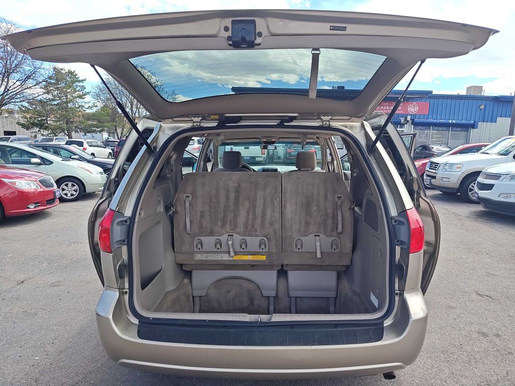2008 Toyota Sienna Image 15