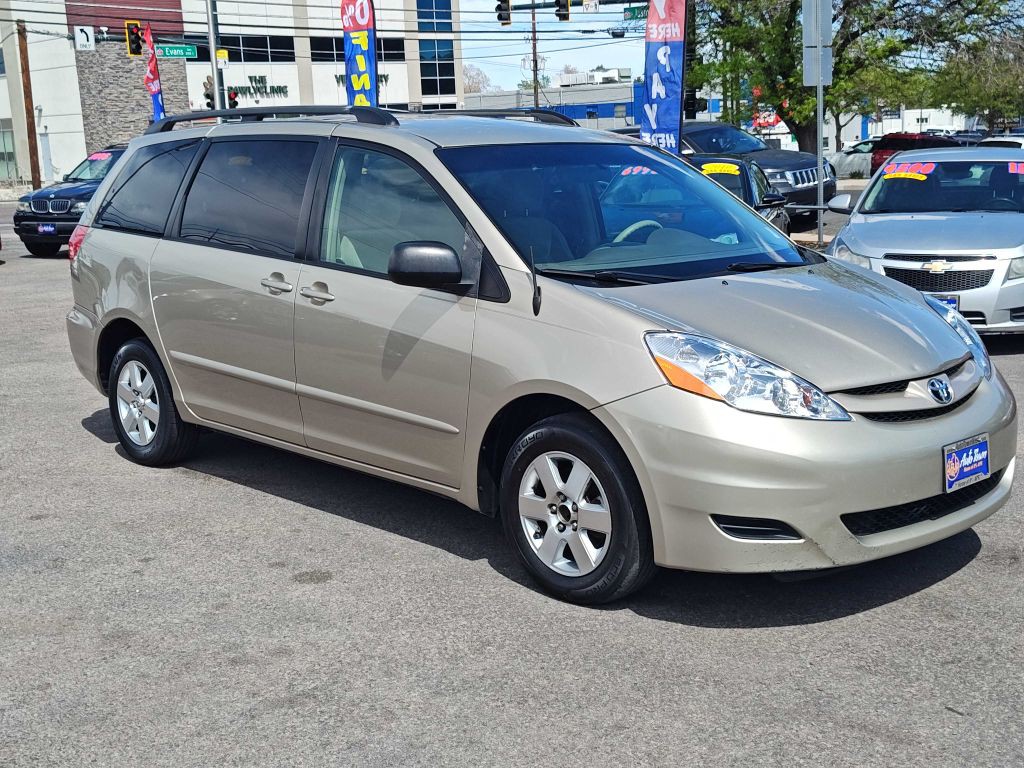 2008 Toyota Sienna Image 1