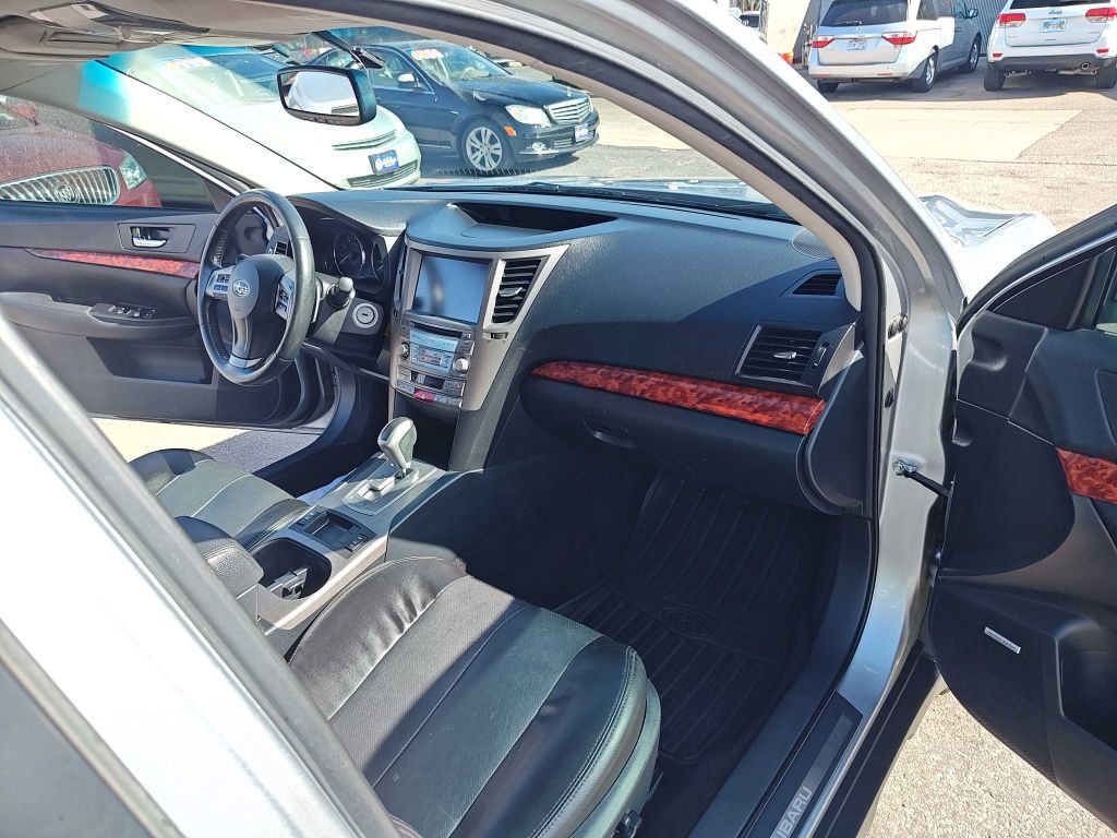 2012 Subaru Outback Image 11