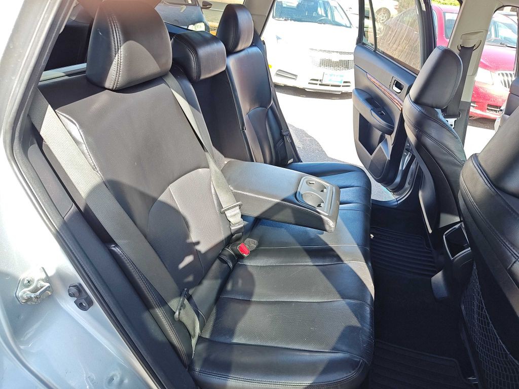 2012 Subaru Outback Image 12