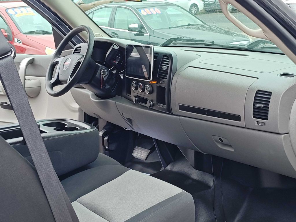 2007 GMC Sierra Image 8