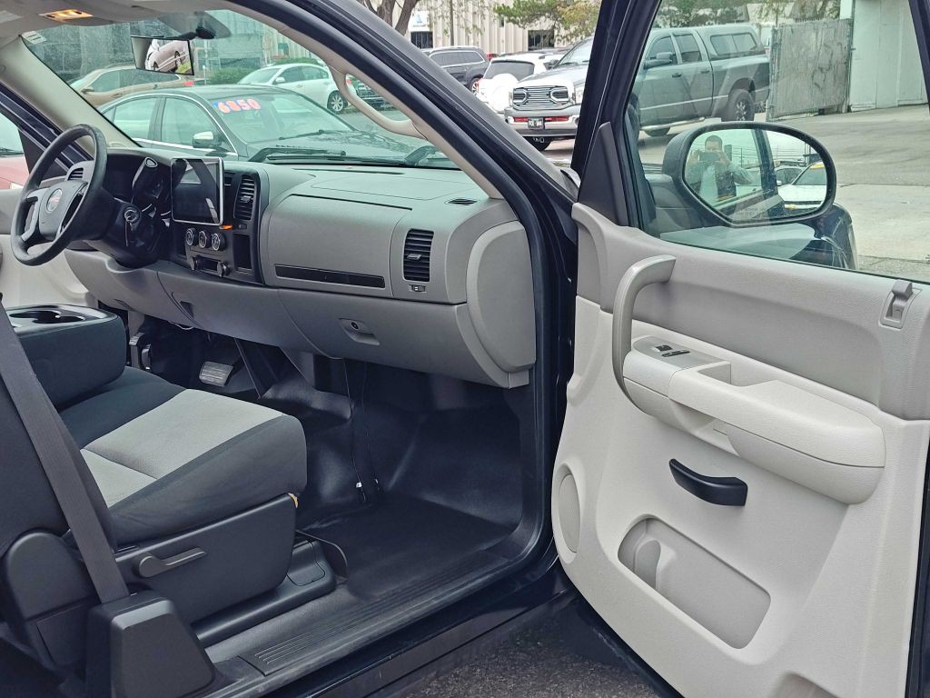 2007 GMC Sierra Image 9