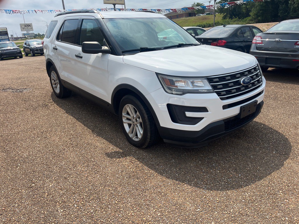 2017 Ford Explorer Image 2