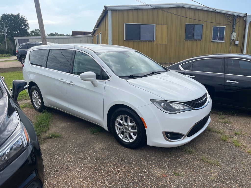 2020 Chrysler Pacifica Image 2