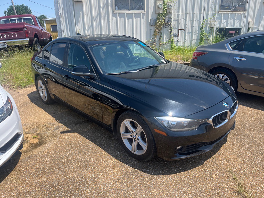 2012 BMW 3 Series Image 2