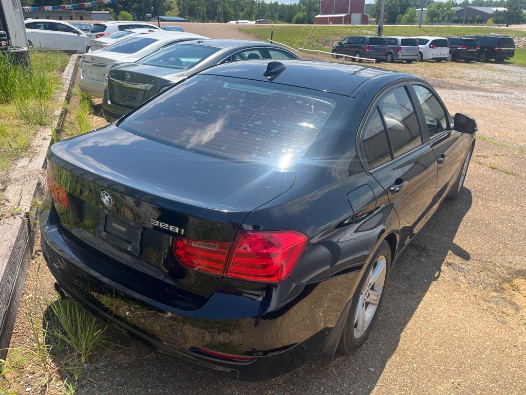 2012 BMW 3 Series Image 3