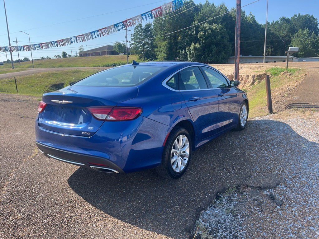 2015 Chrysler 200 Image 3