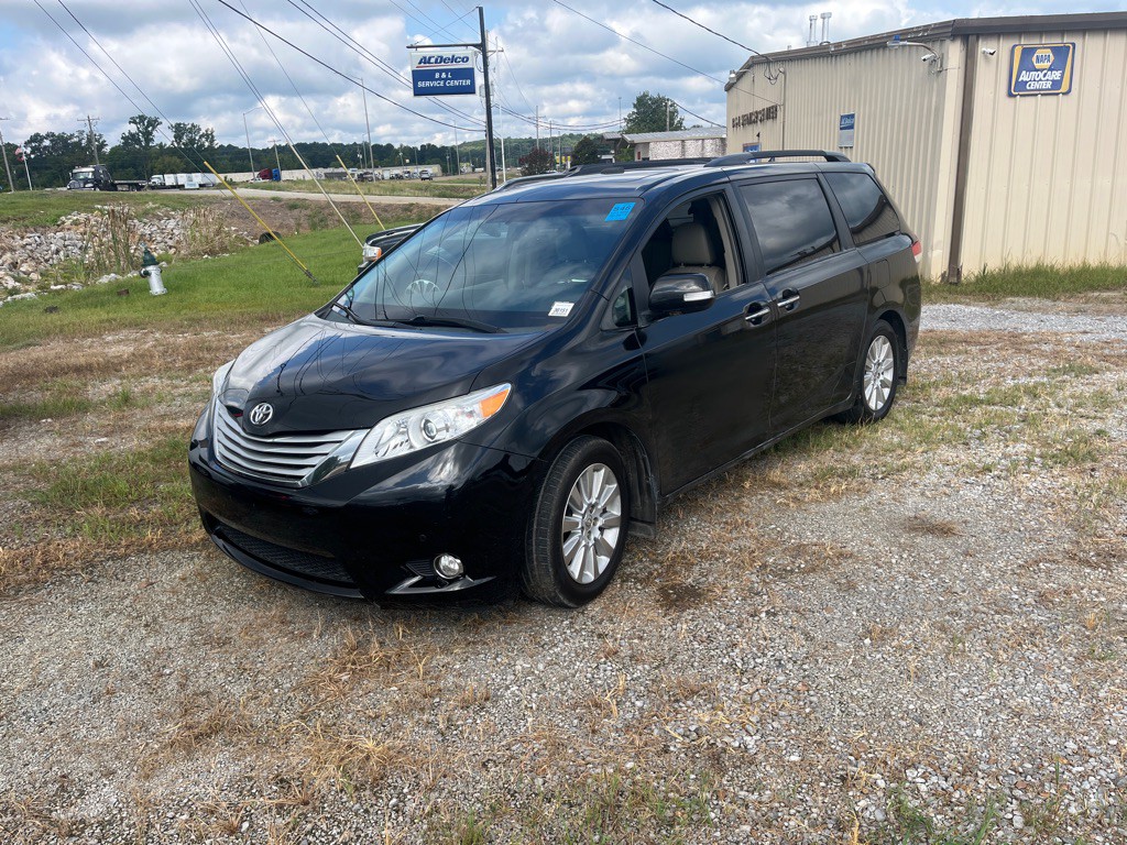 2014 Toyota Sienna Image 1