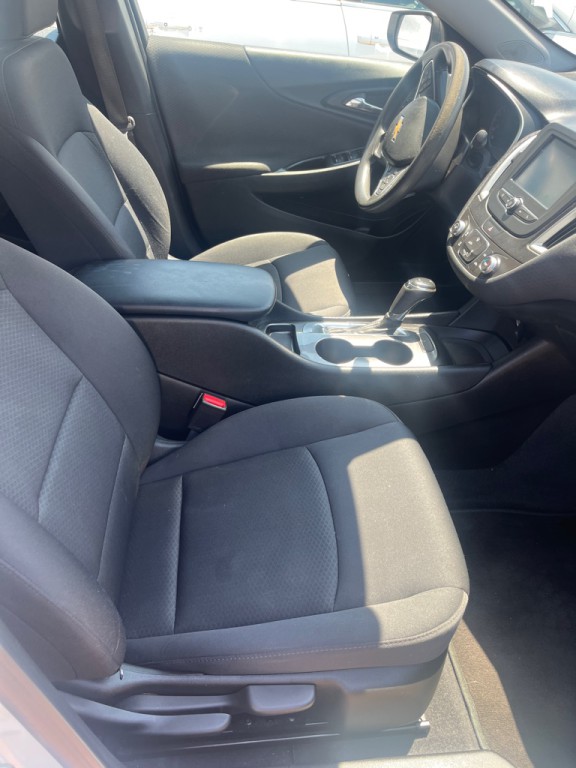 2016 Chevrolet Malibu Image 3