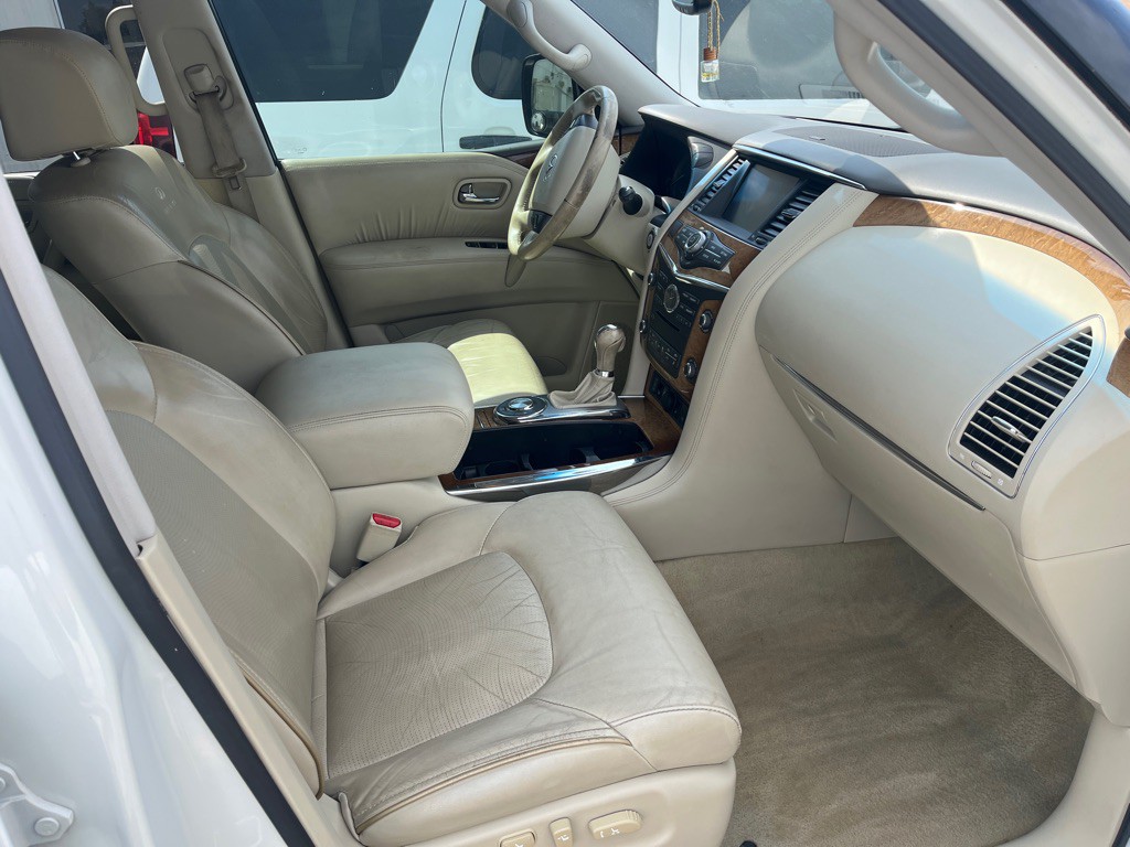 2013 INFINITI QX56 Image 3