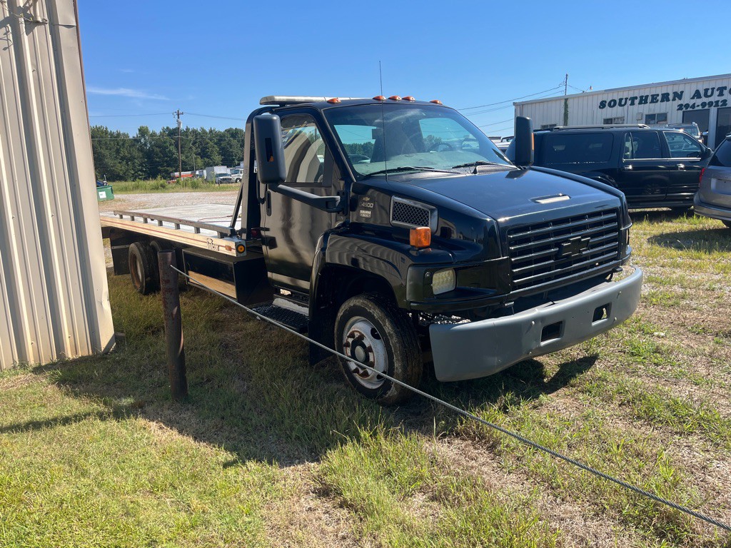 2003 Chevrolet C/K 4500 Image 2