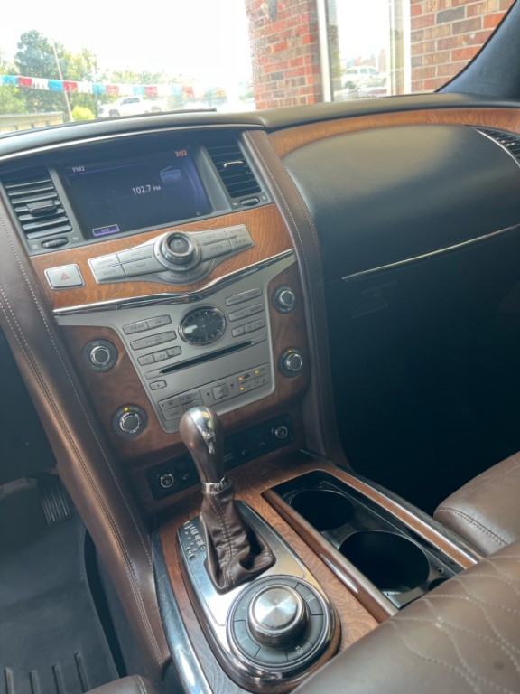 2017 INFINITI QX80 Image 7