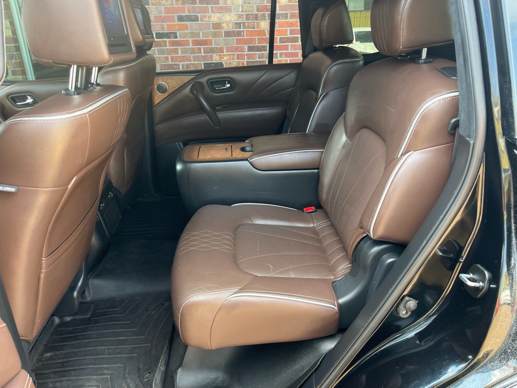 2017 INFINITI QX80 Image 8