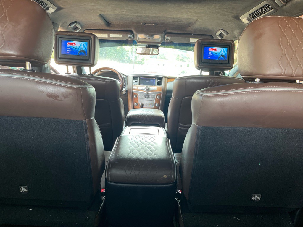 2017 INFINITI QX80 Image 11