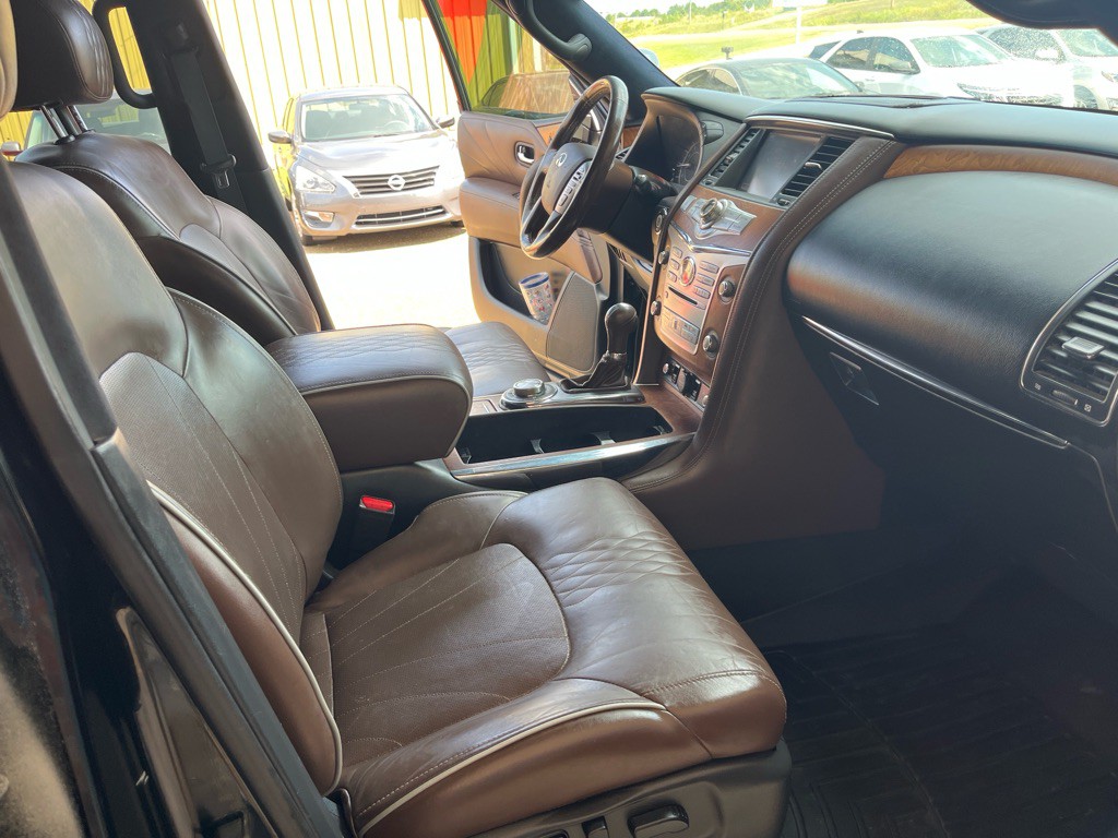 2017 INFINITI QX80 Image 12