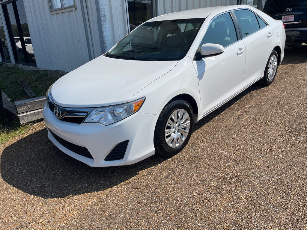 2014 Toyota Camry Image 1