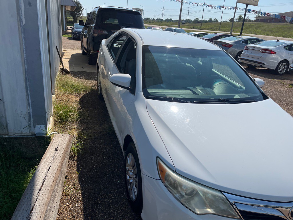 2014 Toyota Camry Image 2