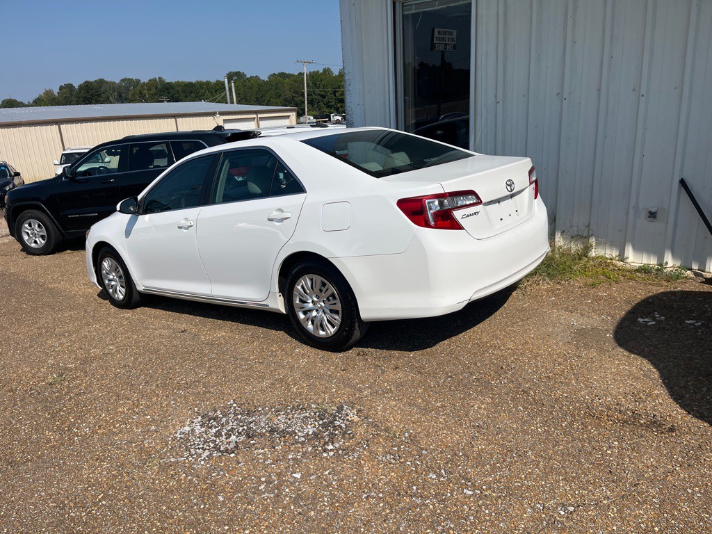 2014 Toyota Camry Image 3
