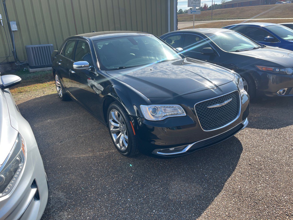 2019 Chrysler 300 Image 2