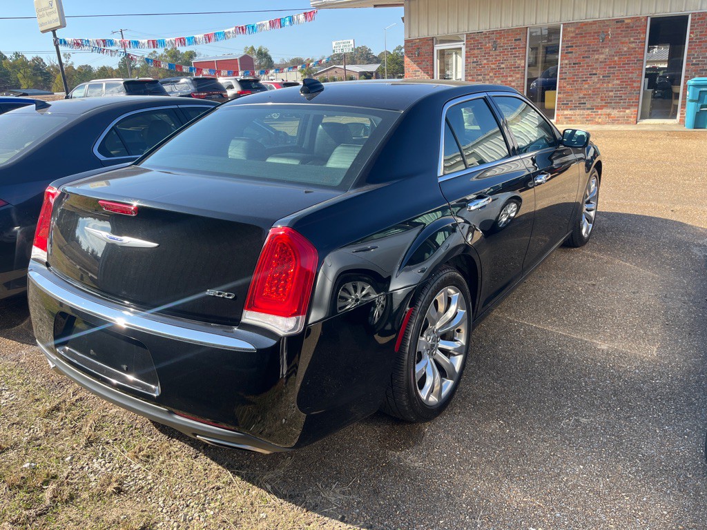 2019 Chrysler 300 Image 3