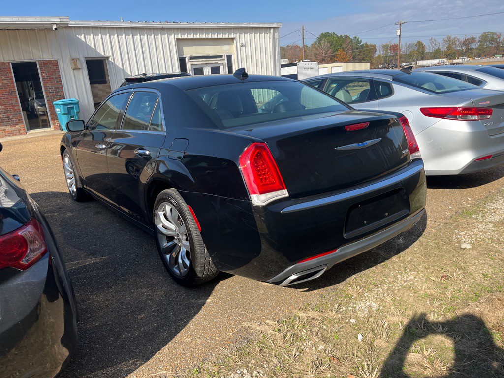 2019 Chrysler 300 Image 4