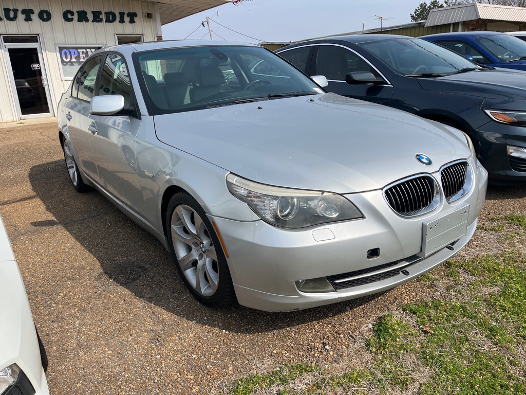 2010 BMW 5 Series Image 2