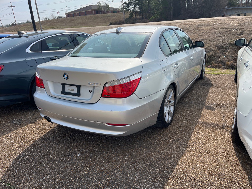 2010 BMW 5 Series Image 3