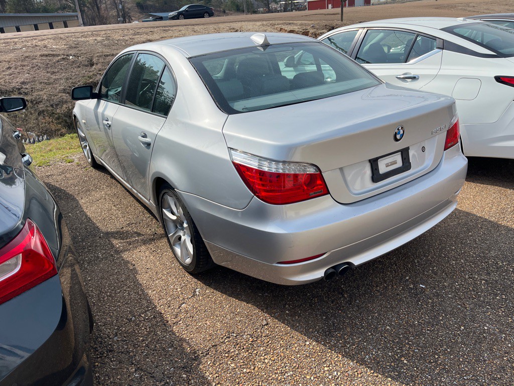 2010 BMW 5 Series Image 4