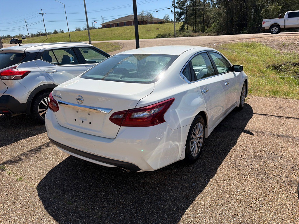 2018 Nissan Altima Image 3