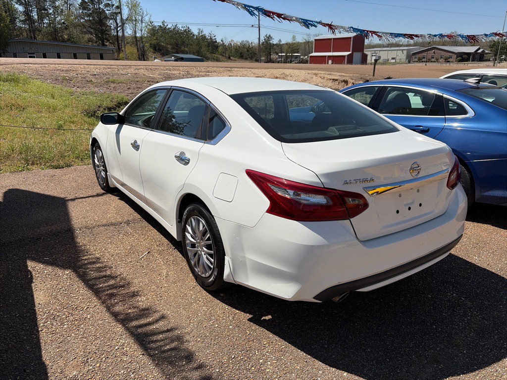 2018 Nissan Altima Image 4