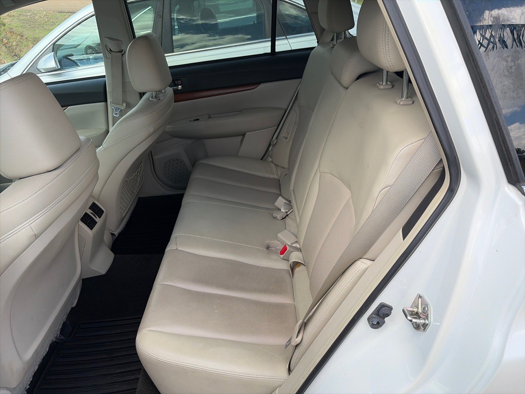 2014 Subaru Outback Image 7