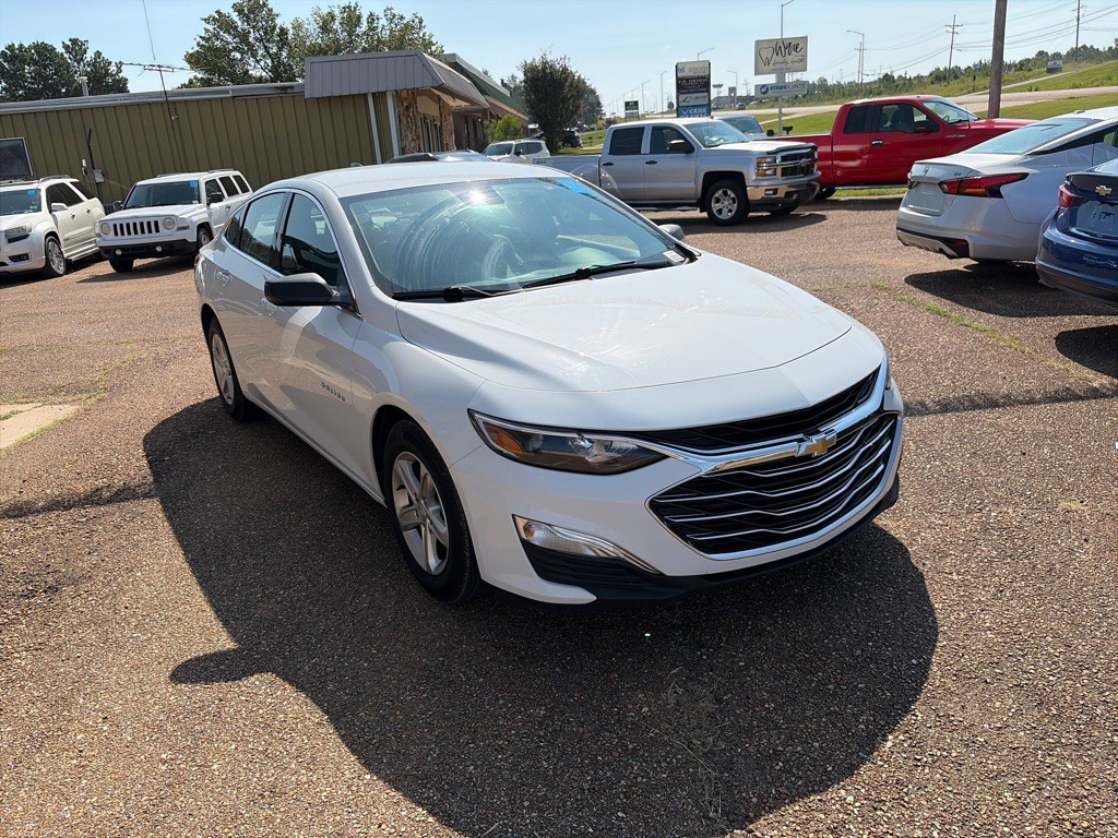 2023 Chevrolet Malibu Image 2