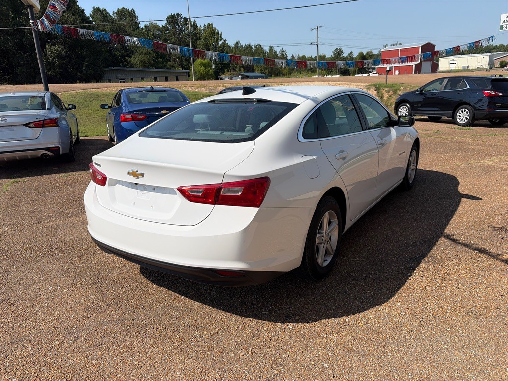 2023 Chevrolet Malibu Image 3