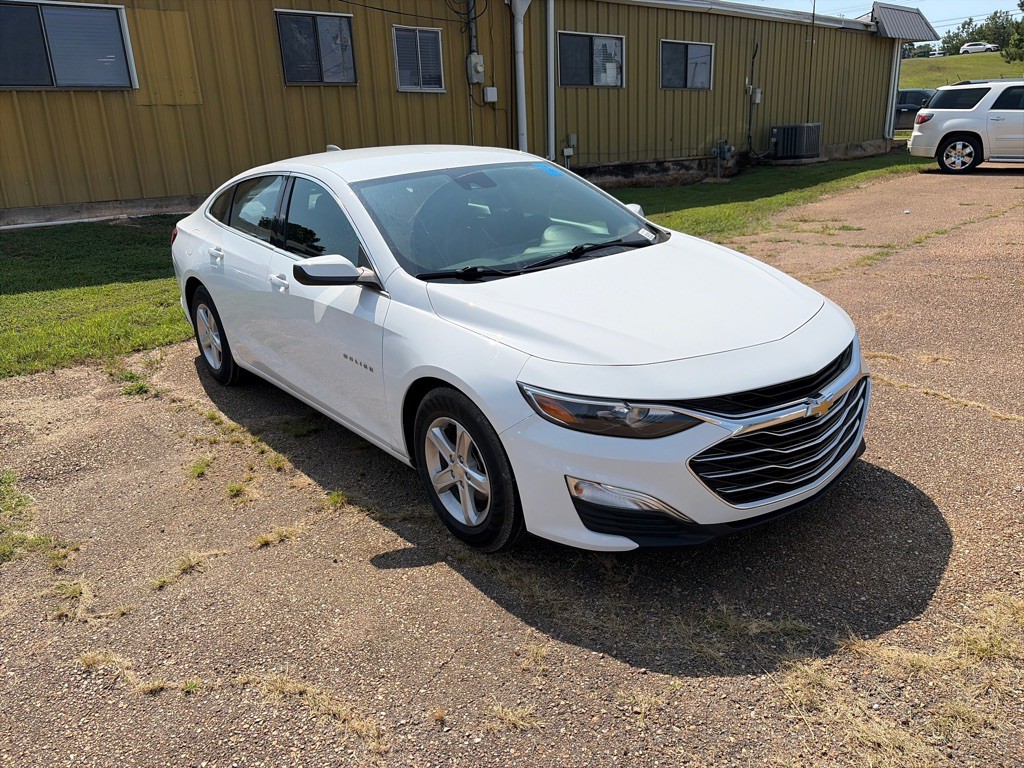 2020 Chevrolet Malibu Image 2