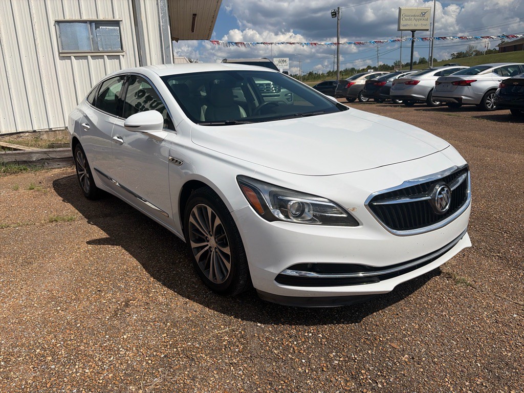 2017 Buick Lacrosse Image 2